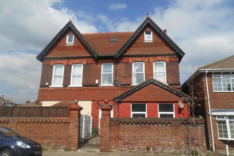 8 bedroom terraced house to rent, Edmund Road