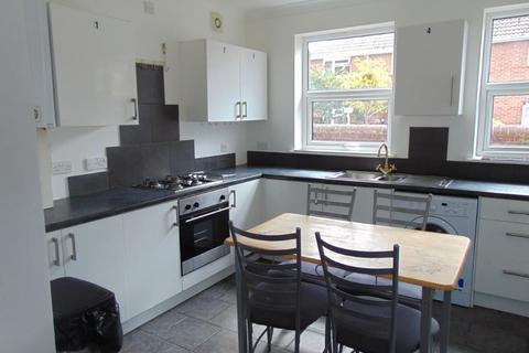 8 bedroom terraced house to rent, Edmund Road