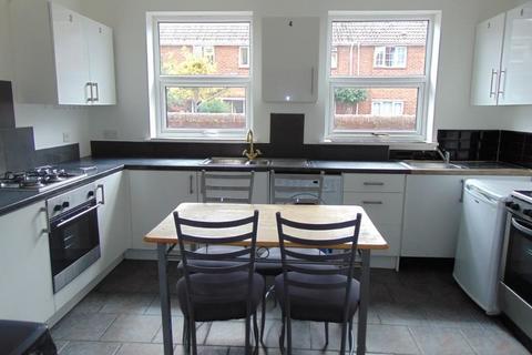 8 bedroom terraced house to rent, Edmund Road