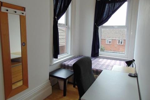 8 bedroom terraced house to rent, Edmund Road