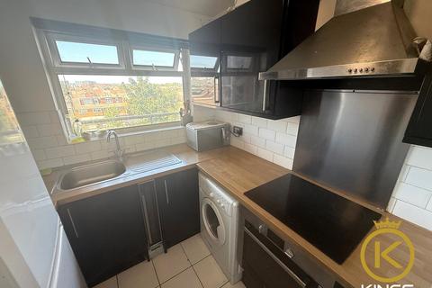 2 bedroom flat to rent, Bramble Road, Southsea