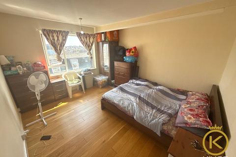 2 bedroom flat to rent, Bramble Road, Southsea