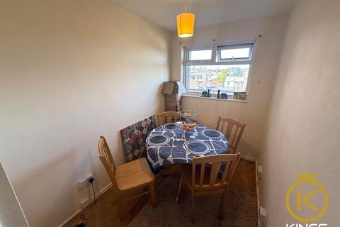 2 bedroom flat to rent, Bramble Road, Southsea