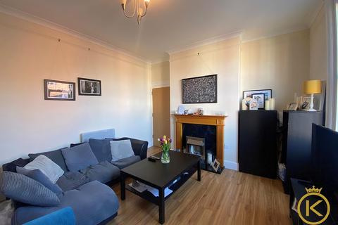 2 bedroom flat to rent, Craneswater Avenue, Southsea, PO4