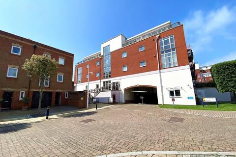 2 bedroom flat to rent - Arethusa house, Gunwharf, Portsmouth