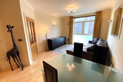 2 bedroom flat to rent, Arethusa house, Gunwharf, Portsmouth