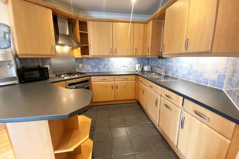 2 bedroom flat to rent, Arethusa house, Gunwharf, Portsmouth