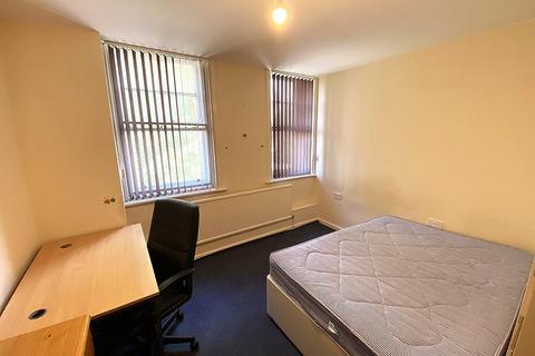 4 bedroom flat to rent, Aylward Street, Portsmouth