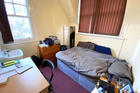 6 bedroom flat to rent, Aylward Street, Portsmouth