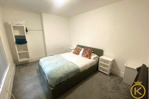 2 bedroom flat to rent, Elphinstone Road, Southsea