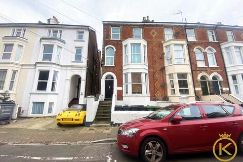 2 bedroom flat to rent, Elphinstone Road, Southsea