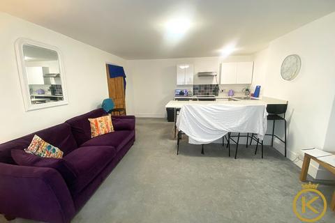 2 bedroom flat to rent, Elphinstone Road, Southsea