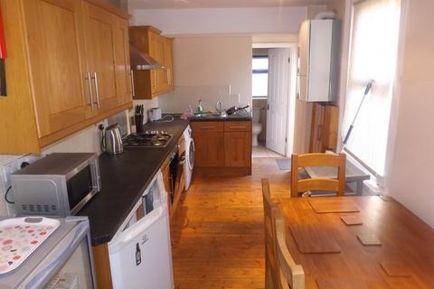 4 bedroom terraced house to rent, Duncan Road, Southsea