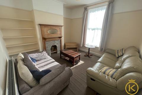 4 bedroom terraced house to rent, Duncan Road, Southsea