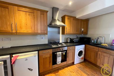 4 bedroom terraced house to rent, Duncan Road, Southsea