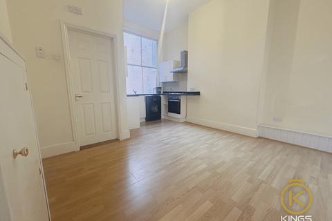 Studio to rent, Western Parade, Southsea