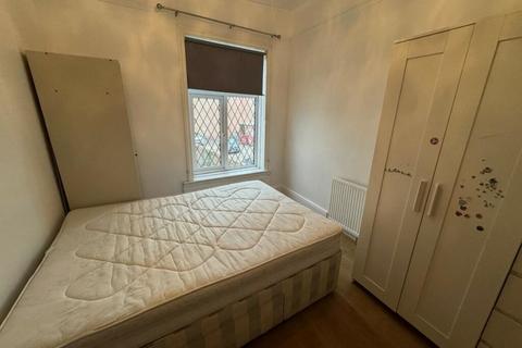 2 bedroom maisonette to rent, Marmion Road, Southsea, PO5.