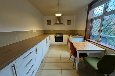 2 bedroom maisonette to rent, Marmion Road, Southsea, PO5.