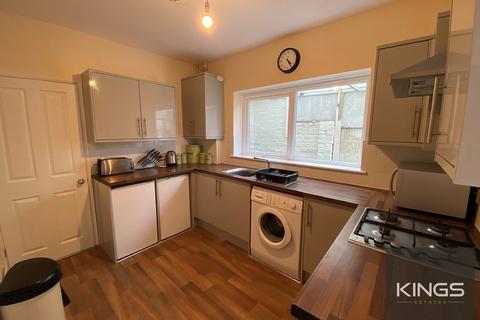 4 bedroom terraced house to rent, St. Georges Road, Southsea