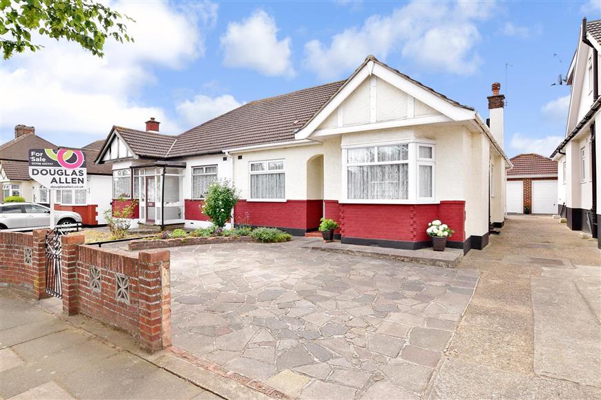 Hacton Drive, Hornchurch, Essex 2 bed semidetached bungalow £450,000