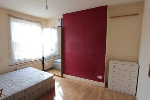 1 bedroom flat to rent, Hartham Road, Tottenham , London, N17