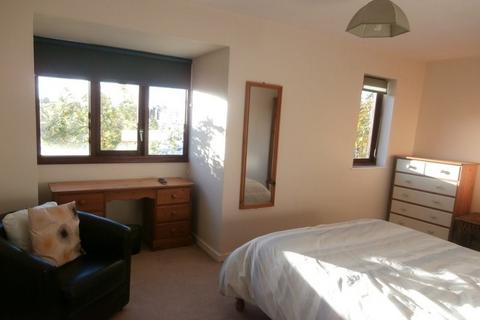 2 bedroom flat to rent, Abernethy Quay, Marina, Swansea. SA1 1F