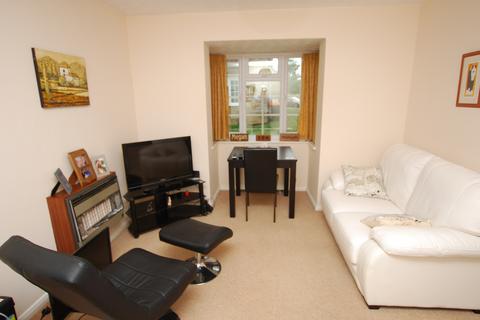 1 bedroom property to rent, CRERAN WALK