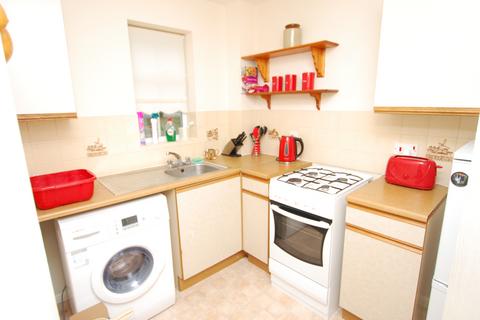 1 bedroom property to rent, CRERAN WALK