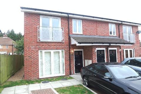 undefined, 1 BEDROOM MAISONETTE CATERHAM ON THE HILL - £1200PCM