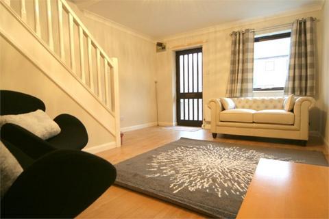 2 bedroom townhouse to rent, Fewster Way, York YO10