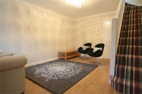 2 bedroom townhouse to rent, Fewster Way, York YO10