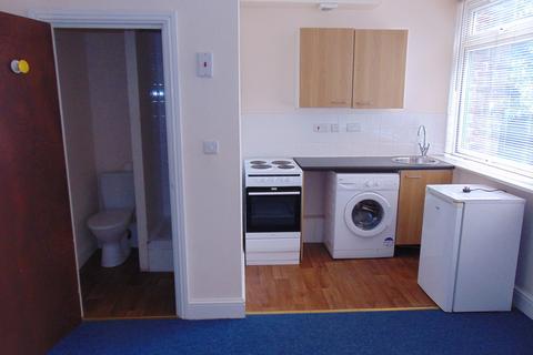 Studio to rent, London Road