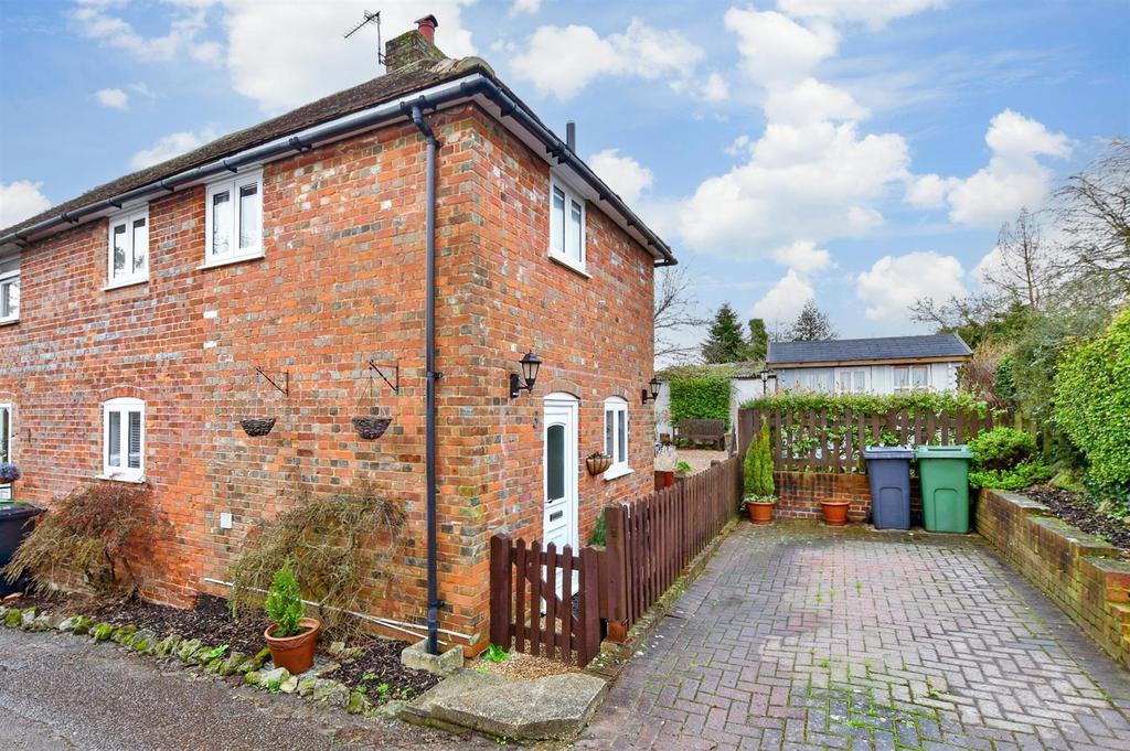 Kettle Lane, East Farleigh, Maidstone, Kent 2 bed end of terrace house