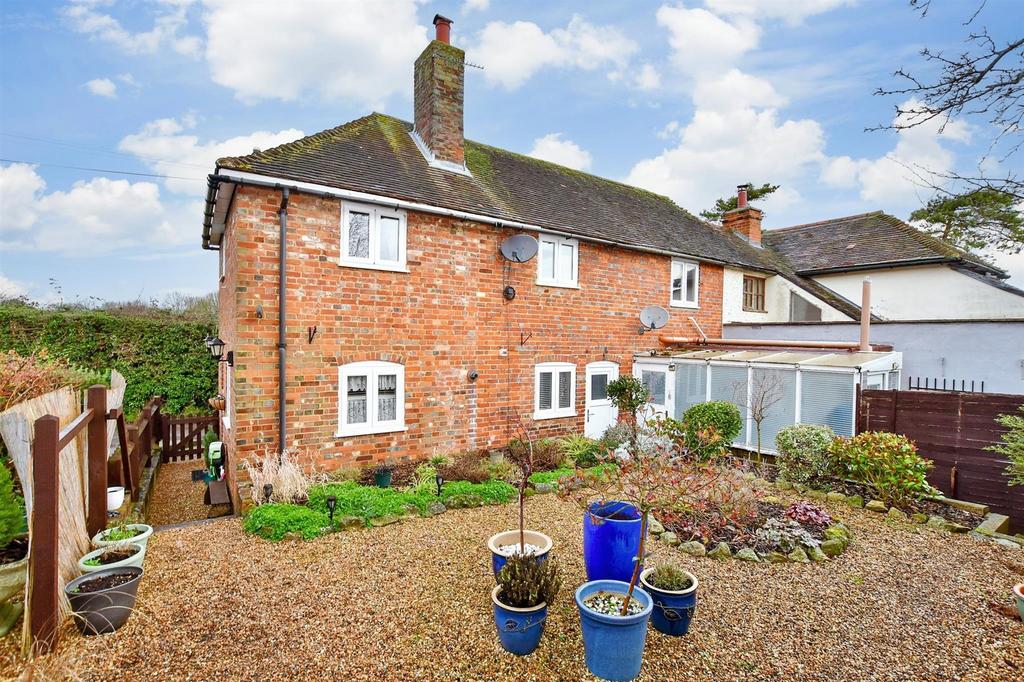 Kettle Lane, East Farleigh, Maidstone, Kent 2 bed end of terrace house