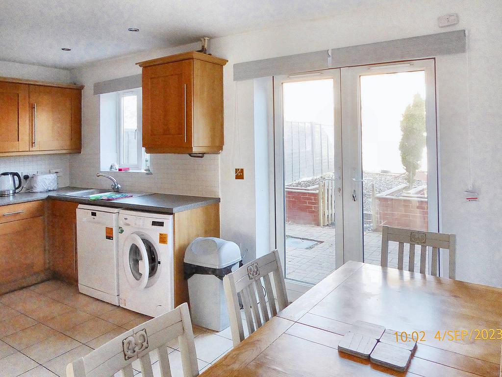 Kitchen/ Dining Room