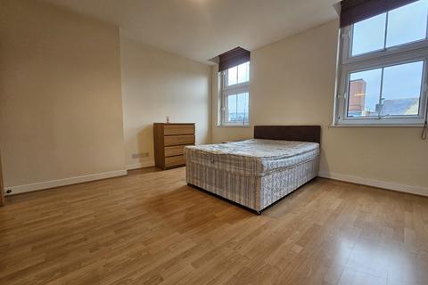 2 bedroom apartment to rent, City Central, 27 Wellington Street