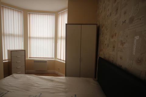 2 bedroom apartment to rent, Harehills Lane, Leeds, West Yorkshire, LS8
