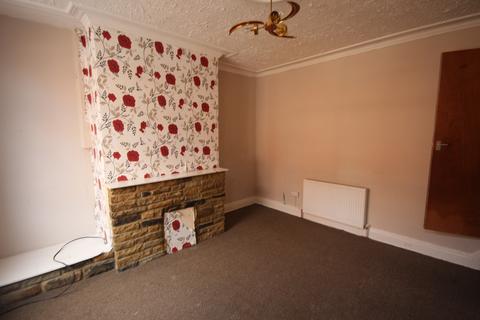 2 bedroom terraced house to rent, Recreation Place,  Leeds, LS11