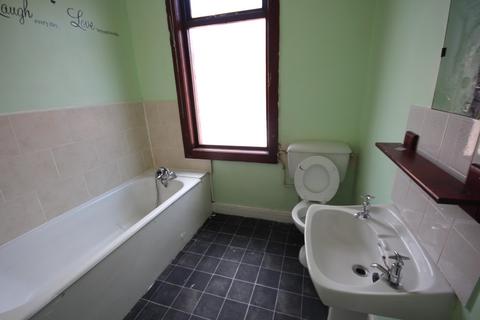 2 bedroom terraced house to rent, Recreation Place,  Leeds, LS11