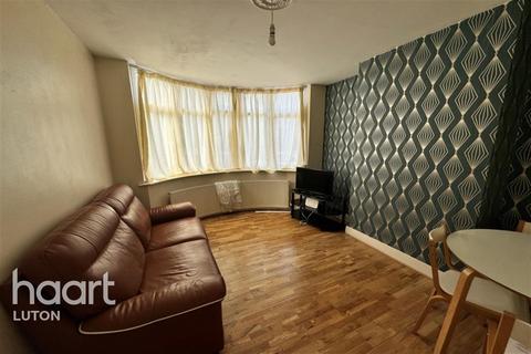 4 bedroom semi-detached house to rent, Dunstable Road, Luton