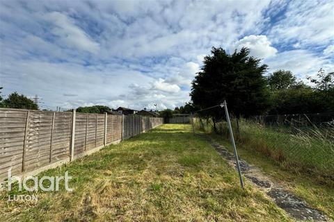 4 bedroom semi-detached house to rent, Dunstable Road, Luton