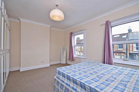 4 bedroom terraced house to rent, Noyna Road, Tooting Bec