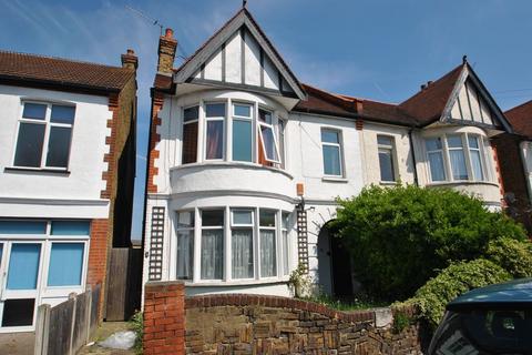 1 bedroom ground floor flat to rent, Claremont Road, Westcliff-On-Sea