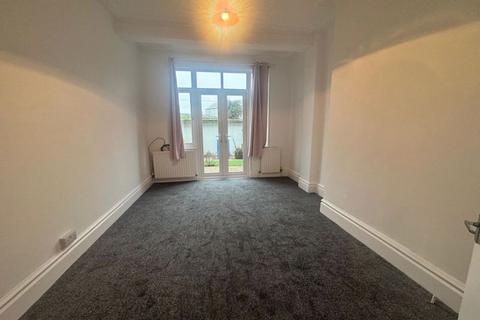 1 bedroom ground floor flat to rent, Claremont Road, Westcliff-On-Sea