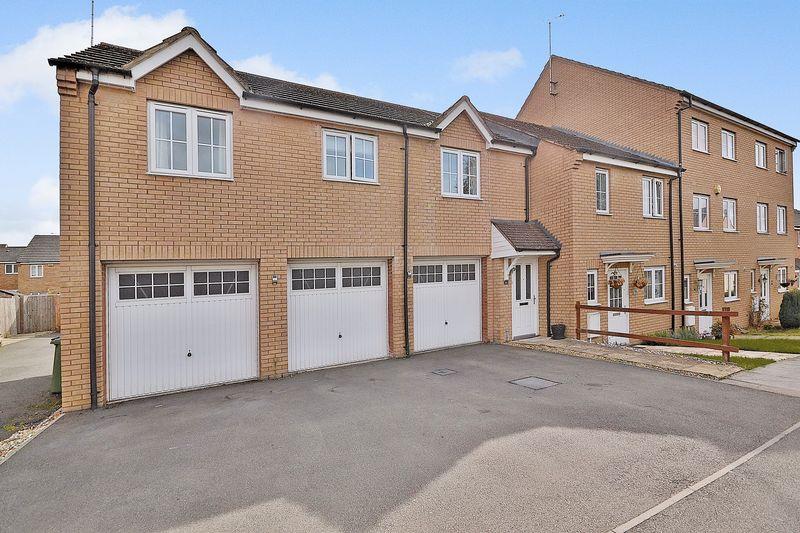 Cooper Drive, Leighton Buzzard 2 bed coach house £210,000