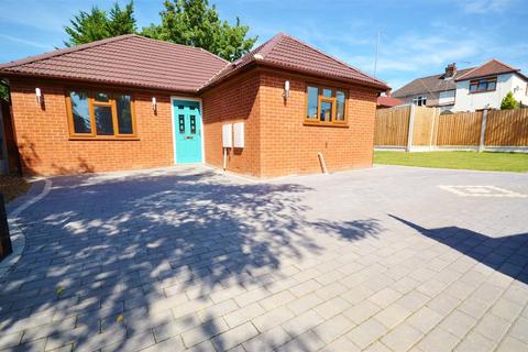 2 bedroom detached bungalow to rent, Lodge Lane, North Grays