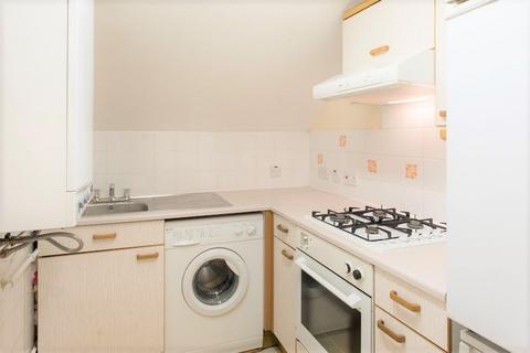 2 bedroom flat to rent, NELSON ROAD, SHORT WALK TO STATION