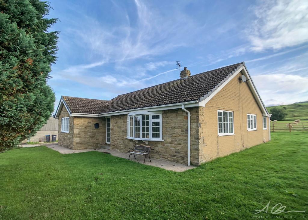 Sutton Under Whitestonecliffe 3 bed detached bungalow £950 pcm (£219 pw)