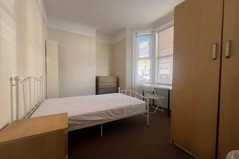 3 bedroom flat to rent, Tavistock Road, Newcastle Upon Tyne NE2