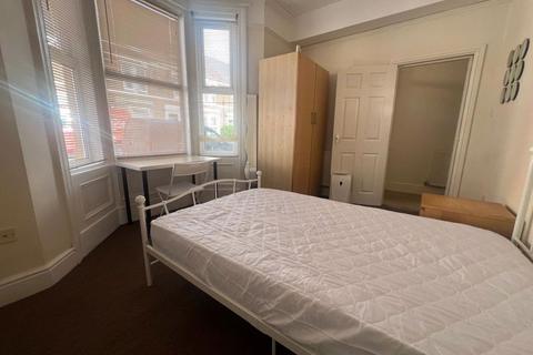 3 bedroom flat to rent, Tavistock Road, Newcastle Upon Tyne NE2